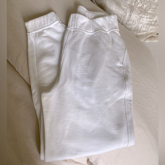 Lululemon | Relaxed High Rise Jogger - Picture 5 of 6